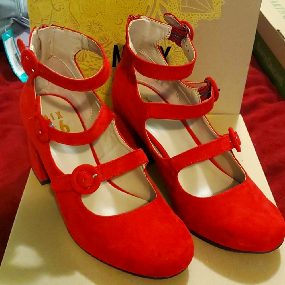 Red Mary Jane pumps size 7